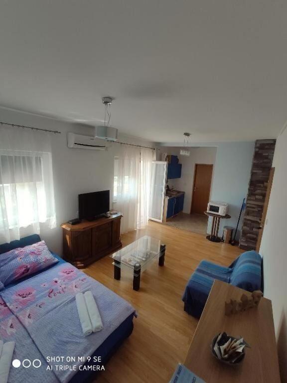 Apartments Antonija - Fitness Vinisce Exterior photo