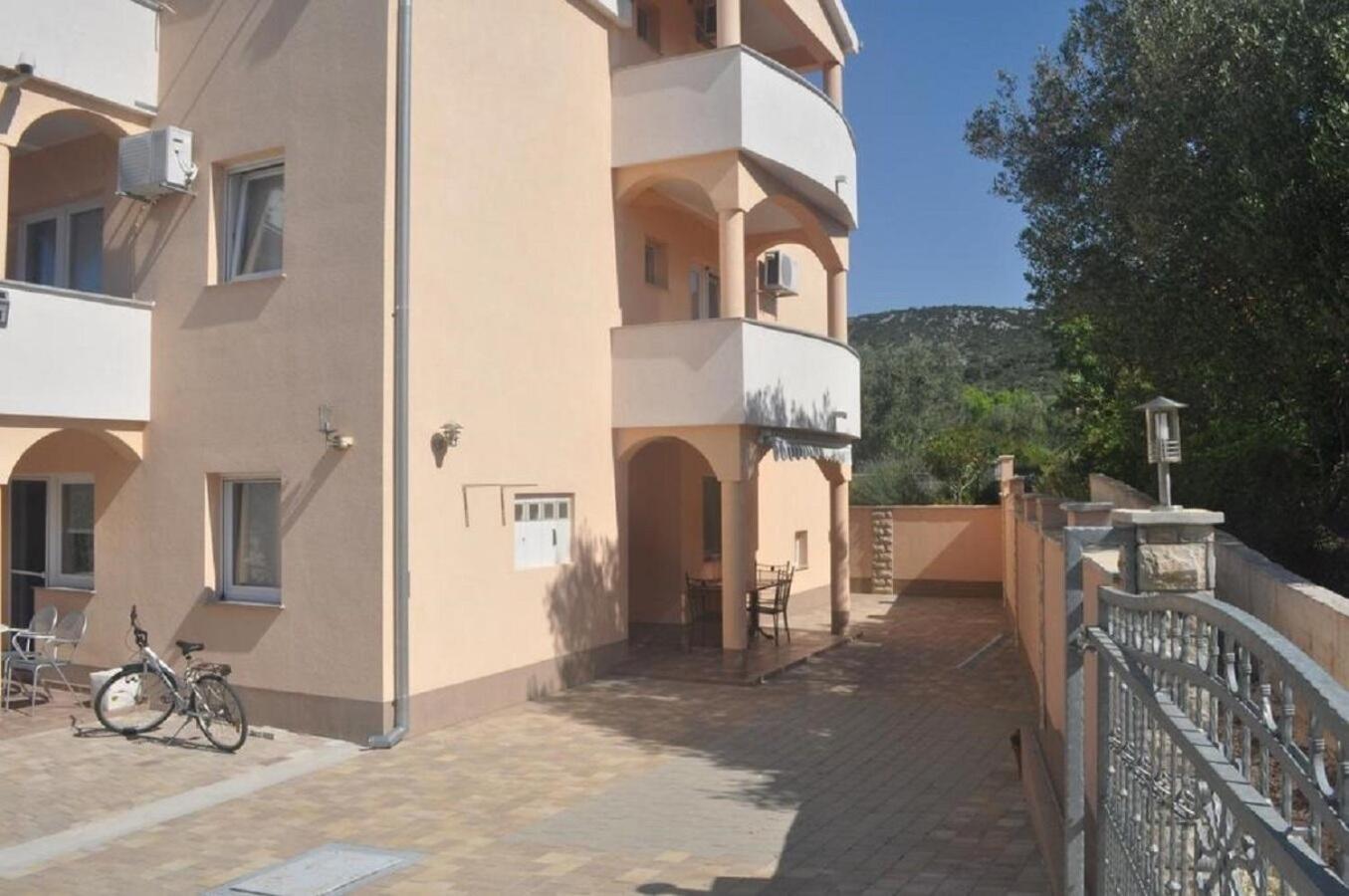 Apartments Antonija - Fitness Vinisce Exterior photo