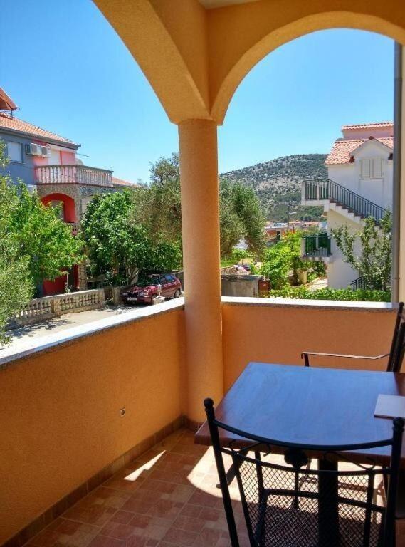 Apartments Antonija - Fitness Vinisce Exterior photo
