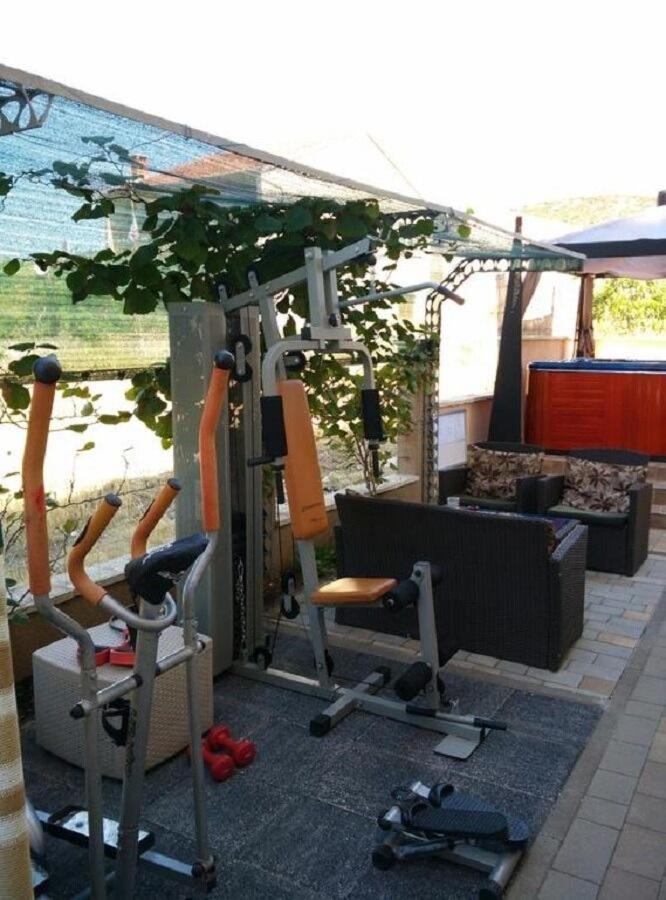 Apartments Antonija - Fitness Vinisce Exterior photo